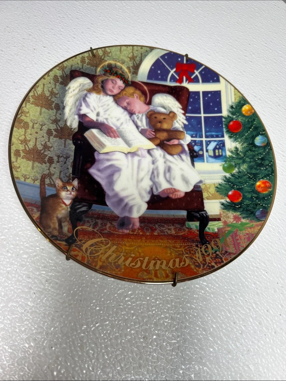 Avon Heavenly Dreams 'Christmas 1997 Collectors Plate by Michael Garland Angels